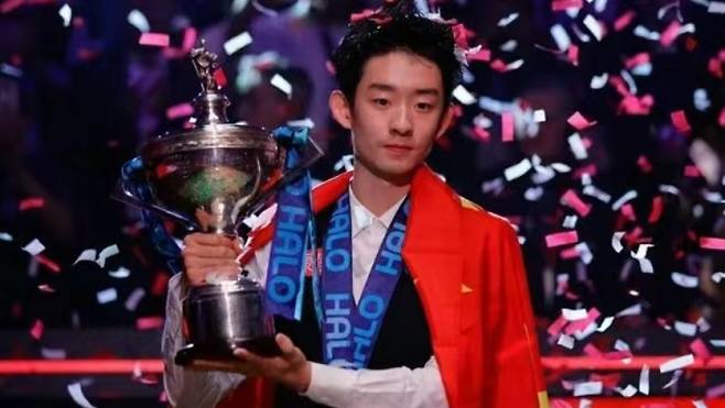 ‘영국식 당구’인 스누커 세계 선수권대회에서 우이쩌 선수가 최연소 중국인으로 우승을 차지했다. 제면신문 캡처