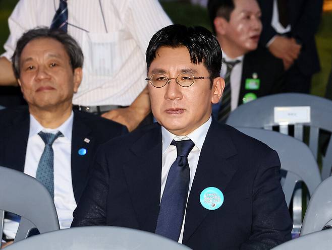 방시혁 하이브 의장이 지난해 8월15일 서울 세종대로 광화문광장에서 열린 제21대 대통령 국민임명식 '광복 80년, 국민주권으로 미래를 세우다' 행사에 참석한 모습 ⓒ연합뉴스