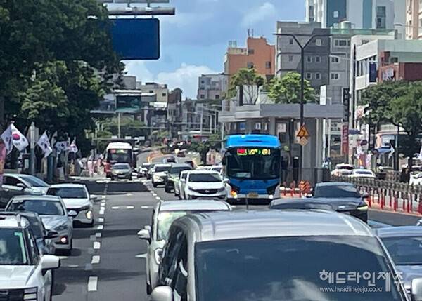 중동발 유가 급등과 물가 상승에 따른 도민 부담을 덜기 위한 '고유가 피해지원금' 1차 지급 신청이 제주에서 93%에 육박하는 높은 신청률을 기록했다. 2차 지원금은 오는 18일부터 지급된다. ⓒ헤드라인제주