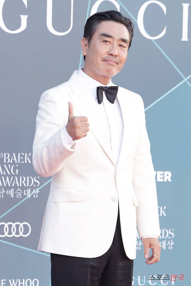 '제62회 백상예술대상' 레드카펫 행사에 참석한 류승룡. 2026.5.8 ⓒ이혜영 기자 lhy@hankooki.com