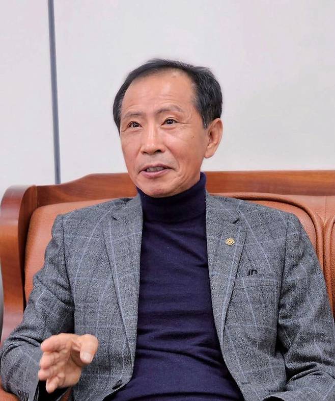 한상훈 한민기업㈜ 대표. 한 대표는 2016년부터 제주대학교 발전기금 기탁을 이어오며 지역 인재 양성에 힘을 보태고 있다. 이번 2000만원 추가 기탁으로 누적 납부액은 1억8000만원이 됐다. /사진=제주대학교 제공