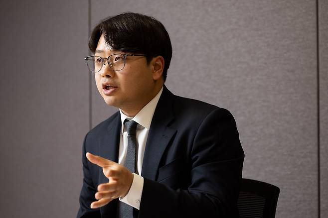 강기훈 신영증권 연구원이 지난 4월 30일 서울 영등포구 신영증권 본사에서 머니랩과 인터뷰하고 있다. 우상조 기자