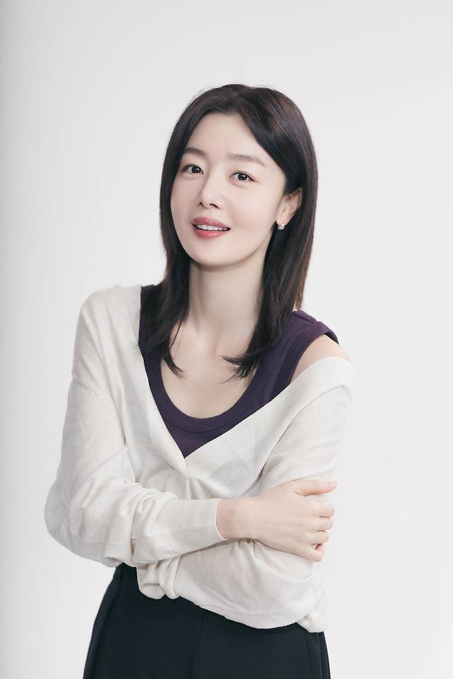 코믹 호러 '교생실습'에서 모교에 부임한 교생 은경 역을 맡은 배우 한선화. 사진 고스트스튜디오