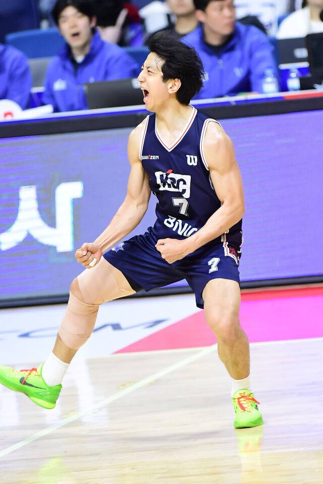 허훈이 5월 9일 챔프전 3차전 포효하고 있다./KBL 제공
