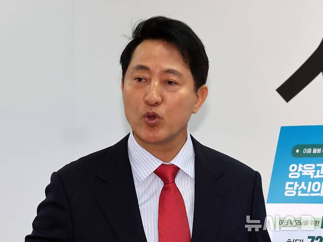 [서울=뉴시스] 배훈식 기자 = 오세훈 국민의힘 서울시장 후보가 9일 오전 서울 종로구 선거 사무실에서 4050 맞춤형 종합지원 공약을 발표하고 있다. 2026.05.09. dahora83@newsis.com
