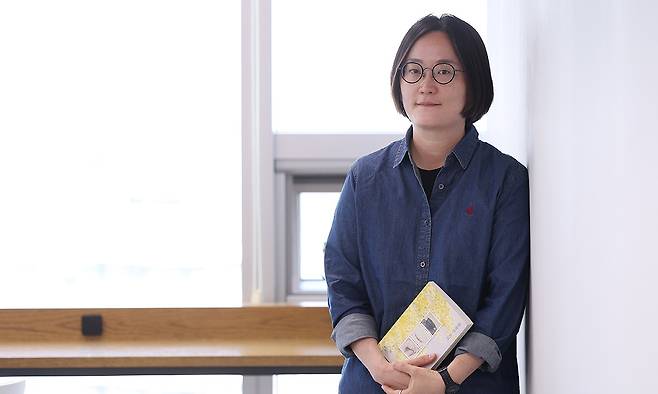 김혜진 작가.
