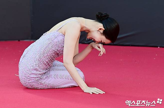 이럴 때는 그저 웃지요