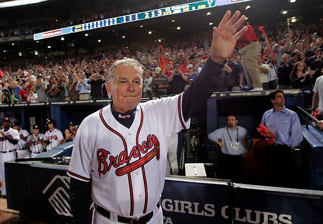 FILE - Atlanta Braves manager Bobby Cox waves to fans after a loss to the San Francisco Giants in Game 4 of baseball's National League Division Series in Atlanta, Oct. 11, 2010. (AP Photo/Dave Martin, File) FILE PHOTO







<저작권자(c) 연합뉴스, 무단 전재-재배포, AI 학습 및 활용 금지>