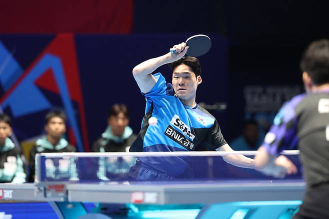 2026 ITTF 런던 세계선수권 단체전 남자부 경기에 나선 장우진. 사진=대한탁구협회