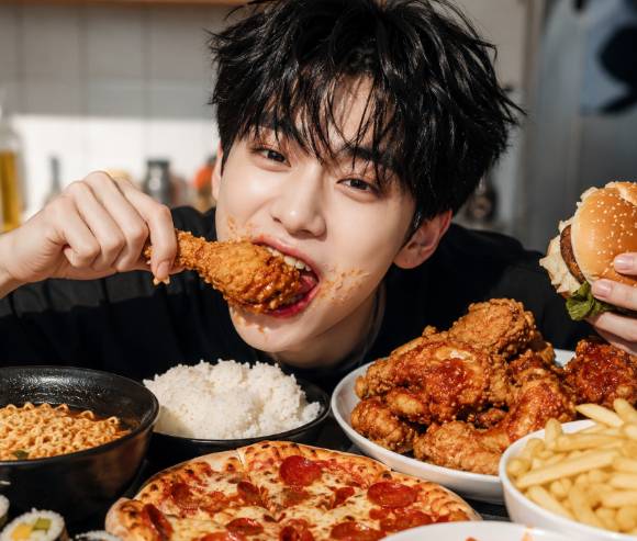 식탐이 심한 남편 때문에 결국 이혼을 결심했다는 사연이 알려졌다. 사진은 AI 생성 이미지로, 본 기사 내용과 무관. [사진=챗GPT]