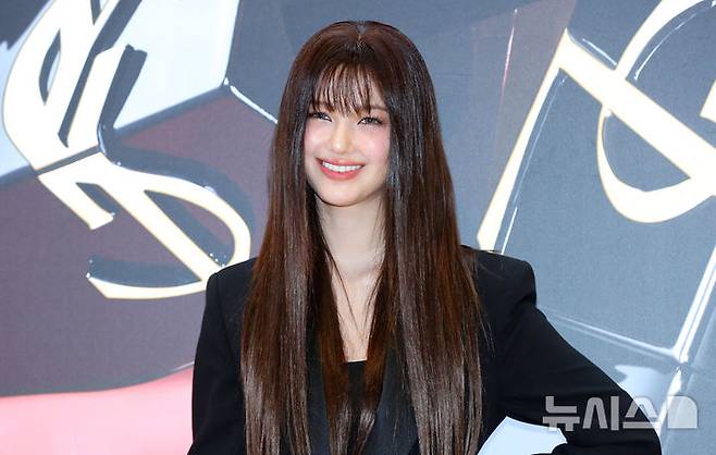[서울=뉴시스] 김혜진 기자 = 2024년 9월 10일 뷰티 신제품 론칭 팝업 이벤트 행사에서 포즈를 취하는 다니엘. 2026.05.10. jini@newsis.com
