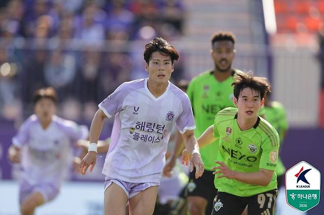 ▲ 10일 안양종합운동장에서 FC안양과 전북현대의 하나은행 K리그1 2026 13라운드가 열렸다. 두 팀은 후반 들어 한 골씩 주고받으며 1-1로 비겼다. ⓒ 한국프로축구연맹