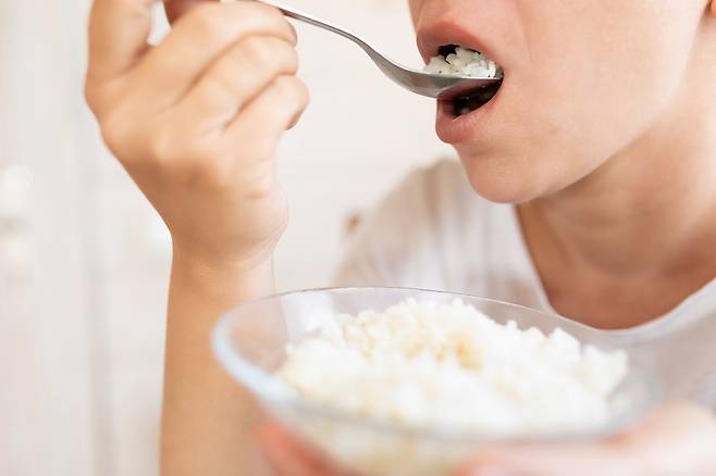 체중을 줄이고 싶다면 흰쌀밥과 밀가루를 끊어야 한다.[사진 | 게티이미지뱅크]