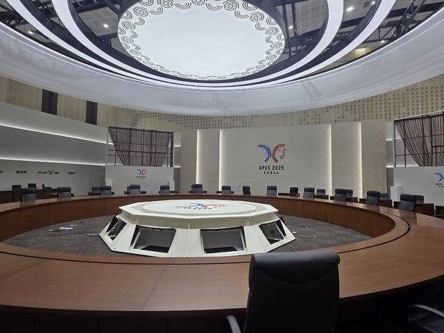 경주엑스포 경제전시장에 재현 중인 '2025 APEC 정상회의장' 모습. 강시일 기자