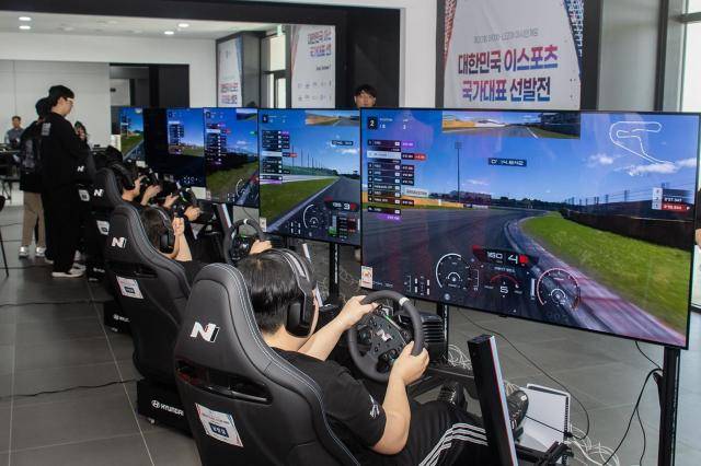 LG전자 올레드 모니터 적용 '현대 N 레이싱 시뮬레이터' [사진=LG전자]