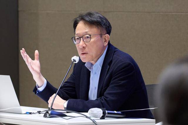 신성환 한국은행 금융통화위원이 11일 오전 서울 중구 한국은행에서 열린 기자간담회에서 발언하고 있다. [사진=한은]