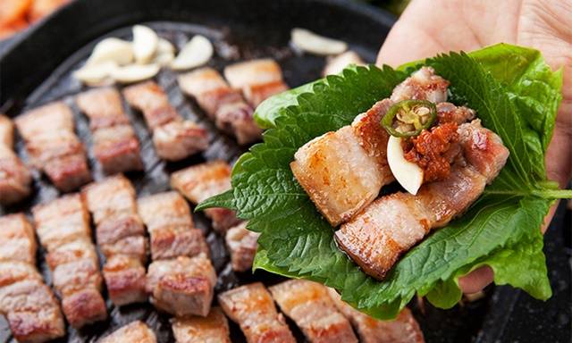 삼겹살-공깃밥을 과식해도 식후 운동을 하면 혈당 조절에 도움이 된다. [사진=게티이미지뱅크]