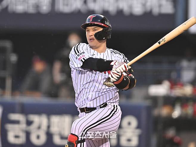 LG 박동원이 15일 서울 잠실구장에서 열린 2026 KBO리그 롯데전 3회말 파울을 치고 있다. 잠실 | 최승섭기자 thunder@sportsseoul.com