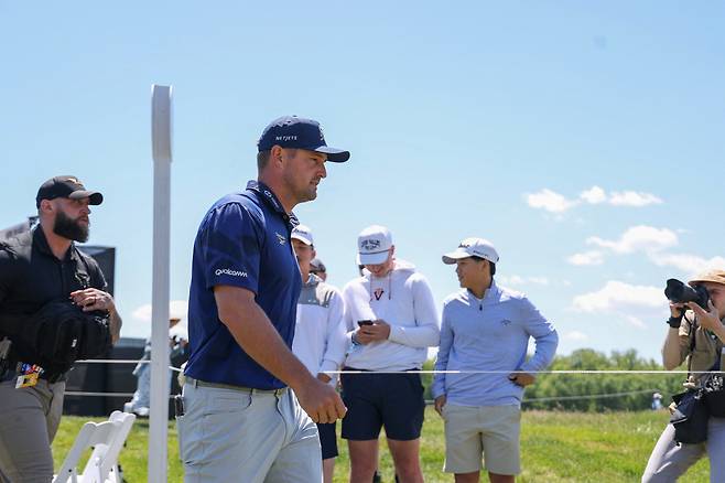 STERLING, VIRGINIA - MAY 08: Bryson DeChambeau of Crushers GC during day two of LIV Golf Virginia at Trump National Golf Club on May 08, 2026 in Sterling, Virginia.   Tasos Katopodis/Getty Images/AFP (Photo by TASOS KATOPODIS / GETTY IMAGES NORTH AMERICA / Getty Images via AFP)







<저작권자(c) 연합뉴스, 무단 전재-재배포, AI 학습 및 활용 금지>