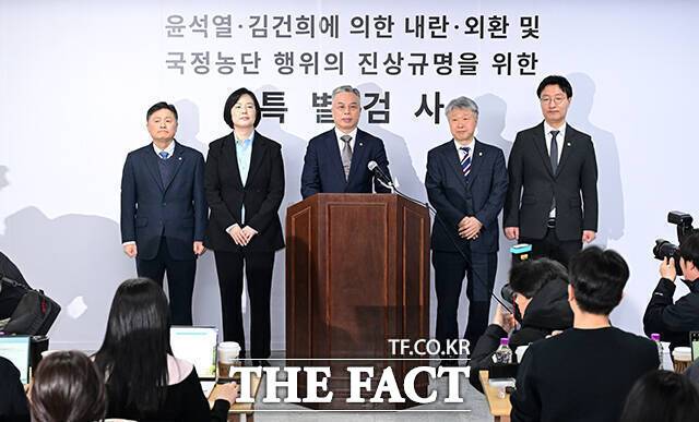 3대 특검팀의 미진한 수사 및 새로운 의혹을 수사하는 2차 종합특검팀에 임명된 권창영 특별검사가 2월 25일 오전 경기 과천에 마련된 특검 사무실에서 브리핑을 갖고 있다. /과천=임영무 기자