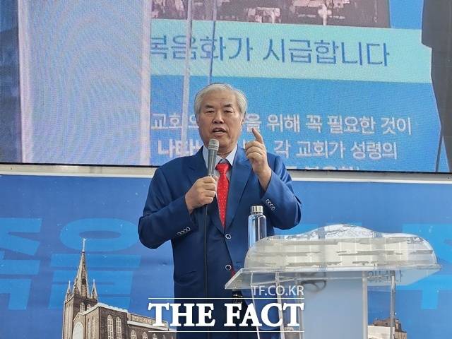 서울서부지법 폭동 사태 배후로 지목돼 구속 기소됐다가 보석으로 풀려난 전광훈 사랑제일교회 목사가 미국 방문을 위해 출국금지 해제 소송을 제기했다. /이다빈 기자