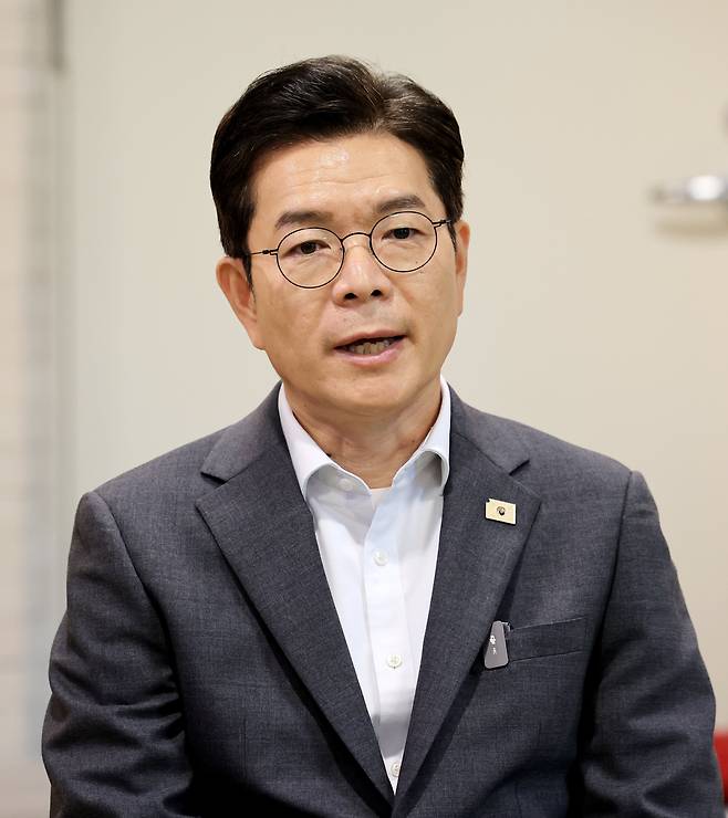 정원오 더불어민주당 서울시장 후보가 11일 서울 마포구 LG사이언스파크를 방문해 간담회를 갖고 있다./뉴스1