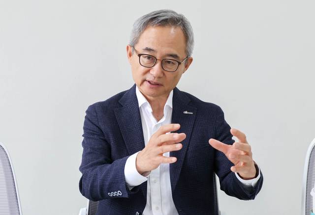 장경희 인하대 전기전자공학부 교수(6G 포럼 집행위원장)이 디지털타임스와 인터뷰하고 있다.
