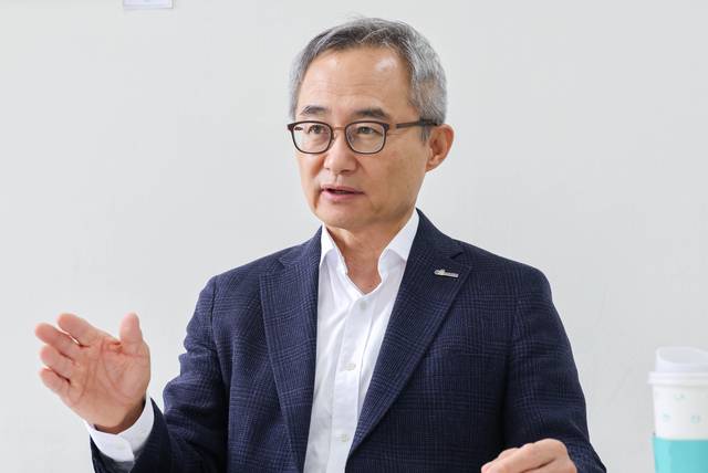 장경희 인하대 전기전자공학부 교수(6G 포럼 집행위원장)이 디지털타임스와 인터뷰하고 있다.