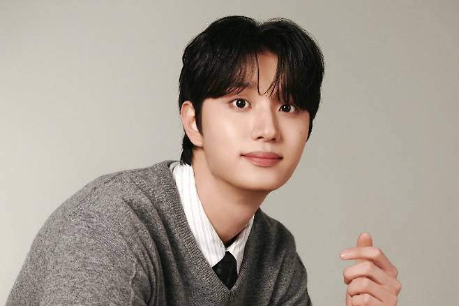 김재원은 극 중 신순록의 감정선에 대해 "초반에는 최대한 감정을 배제하고 무표정으로 있었다면 마음을 고백한 이후부터는 사랑하는 감정을 눈빛에 꾹꾹 담으려고 노력했다"고 밝혔다. 티빙 제공