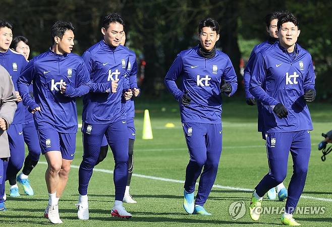 훈련하는 손흥민 (밀턴킨스[영국]=연합뉴스) 최재구 기자 = 코트디부아르전을 앞둔 한국 축구 국가대표팀의 손흥민이 26일(현지시간) 영국 런던 북서쪽 밀턴킨스 MK돈스 훈련장에서 팀동료들과 훈련하고 있다. 2026.3.27 jjaeck9@yna.co.kr
