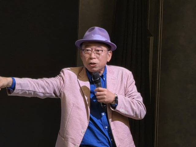 12일 오전 대구그랜드호텔에서 열린 한국무역협회 대구경북기업협의회 CEO 포럼에 연사로 나선 조웅래 선양소주 회장이 강연을 진행하고 있다. 정우태 기자