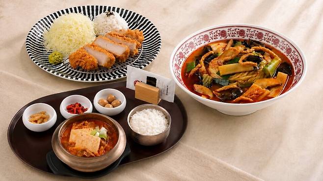 에버랜드 김치찌개, 짬뽕, 수제 로스가스 등 3대 시그니처 메뉴. /에버랜드 제공