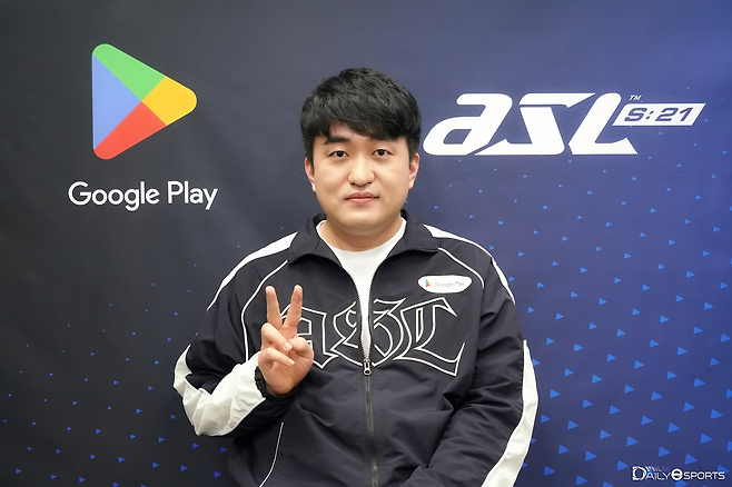 4-0 완승으로 결승에 진출한 이영호가 5회 우승을 가장 먼저 달성하겠다 다짐했다.