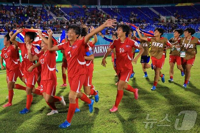 (평양 노동신문=뉴스1) = 북한 노동당 기관지 노동신문은 5일 여자 축구팀이 지난 3일(현지시간) 국제축구연맹(FIFA) 2024 17세 미만(U-17) 여자월드컵경기대회에서 우승했다며 이를 대대적으로 보도했다. [국내에서만 사용가능. 재배포 금지. DB 금지. For Use Only in the Republic of Korea. Redistribution Prohibited] rodongphoto@news1.kr