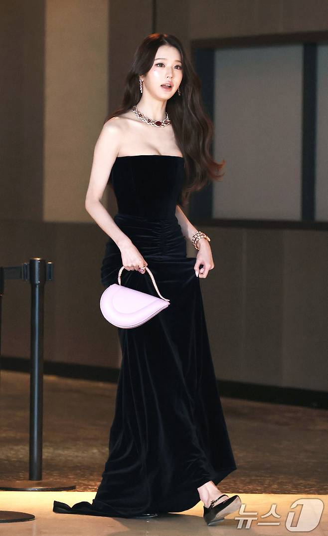 아이브 장원영이 12일 서울 광진구 비스타 워커힐 서울에서 열린 한 주얼리 브랜드 행사에 참석하고 있다. ⓒ 뉴스1 권현진 기자