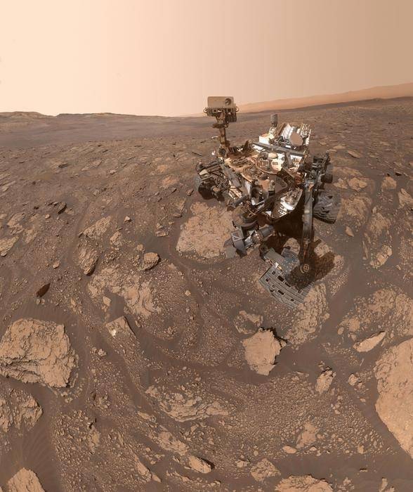 게일 크레이터에서 활동중인 탐사 로버 큐리오시티 / NASA/JPL-Caltech/MSSS