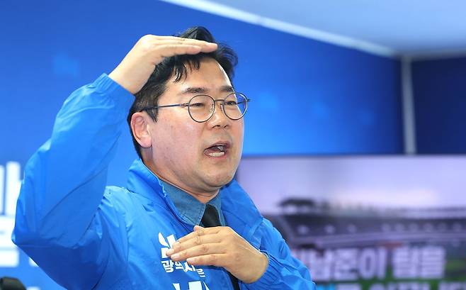 박찬대 더불어민주당 인천시장 후보가 10일 인천 계양을 국회의원 보궐선거에 출마한 더불어민주당 김남준 후보 선거사무소 개소식에서 발언하고 있다. 연합뉴스