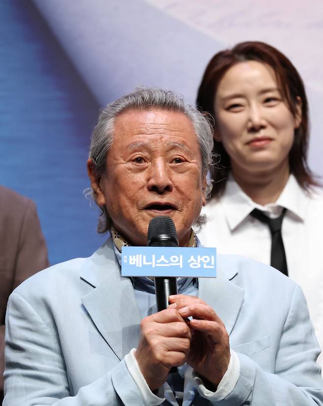 배우 박근형이 12일 서울 종로구 NOL 서경스퀘어에서 열린 연극 ‘베니스의 상인’ 제작발표회에서 인사말을 하고 있다.