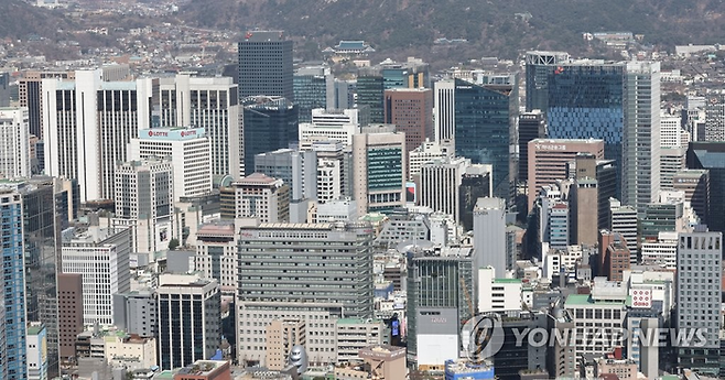 서울 남산에서 바라본 도심의 주요 기업체 건물들. [연합뉴스]