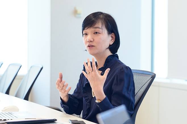 전은영 로레알코리아 더마톨로지컬 뷰티 사업부 부문장이 지난 6일 서울 강남구 로레알코리아 사옥에서 매경AX와 인터뷰를 진행하고 있다. [로레알코리아]