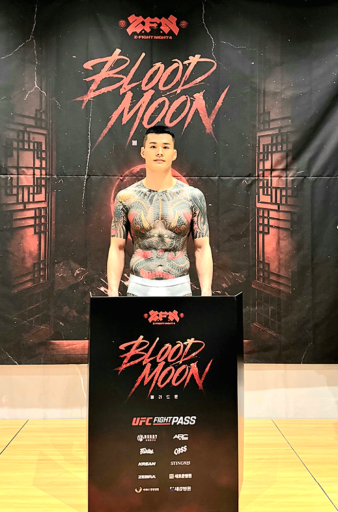 Contender Series 시즌9 황인수가 2026년 5월 8일 Z-Fight Night 04 미들급 계체 통과 후 촬영에 응하고 있다. 대회는 9일 서울올림픽핸드볼경기장에서 열린다. ‘코리안 좀비’ 정찬성 대표의 ZFN은 UFC Fight Pass를 통해 중남미 제외 글로벌 생중계된다. 사진=MCP ECC