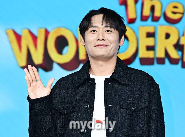 배우 최대훈이 12일 서울 동대문 JW메리어트에서 진행된 넷플릭스 시리즈 '원더풀스' 제작발표회에 참석했다.'원더풀스 '는 1999년 세기말, 우연히 초능력을 가지게 된 동네 모지리들이 평화를 위협하는 빌런에 맞서 세상을 지키기 위해 고군분투하는 초능력 코믹 어드벤처다. / 한혁승 기자(hanfoto@mydaily.co.kr)