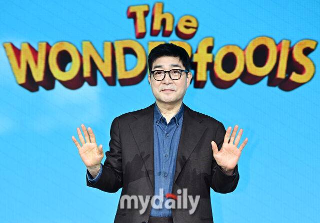 배우 손현주가 12일 서울 동대문 JW메리어트에서 진행된 넷플릭스 시리즈 '원더풀스' 제작발표회에 참석했다.'원더풀스 '는 1999년 세기말, 우연히 초능력을 가지게 된 동네 모지리들이 평화를 위협하는 빌런에 맞서 세상을 지키기 위해 고군분투하는 초능력 코믹 어드벤처다. / 한혁승 기자(hanfoto@mydaily.co.kr)