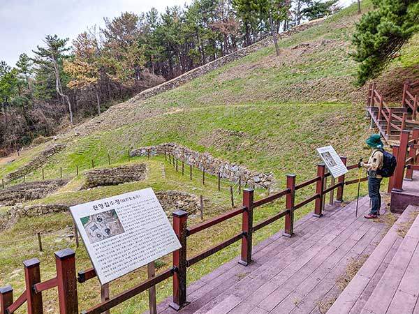 마로산성에는 11개의 과학적인 집수정 시설이 있다.