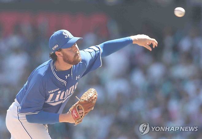 10일 삼성 선발 오러클린 역투 (창원=연합뉴스) 김동민 기자 = 10일 경남 창원NC파크에서 열린 2026 KBO 프로야구 삼성 라이온즈와 NC 다이노스의 경기. 1회 말 삼성 선발 잭 오러클린이 역투하고 있다. 2026.5.10 image@yna.co.kr