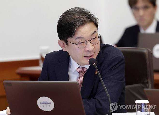 부처보고하는 이억원 금융위원장 [연합뉴스 자료사진. 재판매 및 DB 금지]