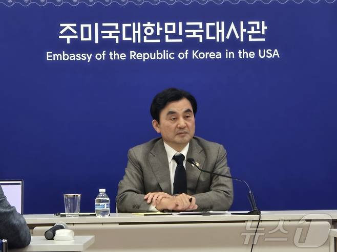 안규백 국방부 장관이 12일(현지시간) 미국 워싱턴DC 주미대사관에서 열린 한국 특파원단과 기자 간담회에서 질문에 답하고 있다. 2026.05.12. ⓒ 뉴스1 류정민 특파원