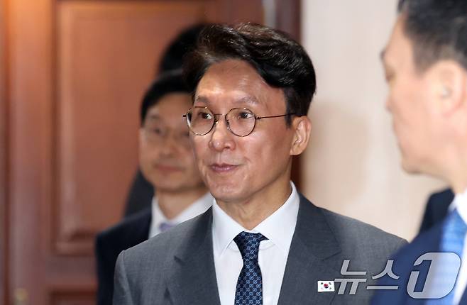 김민석 국무총리가 13일 오전 서울 종로구 세종대로 정부서울청사에서 열린 비상경제본부회의에 참석하고 있다. 2026.5.13 ⓒ 뉴스1 김명섭 기자