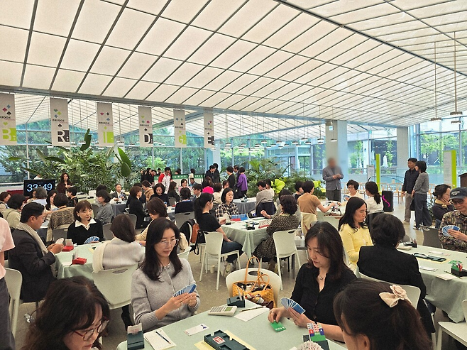 현대백화점 목동점에서 열린 브리지 토너먼트. 현대백화점 제공