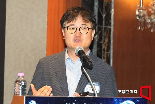 유민수 SK하이닉스 부사장이 13일 소공동 롯데호텔에서 열린 2026 아시아미래기업포럼에서 '우주 데이터 센터 시대의 메모리 전략' 이란 주제발표를 하고 있다. 2026.5.13 조용준 기자